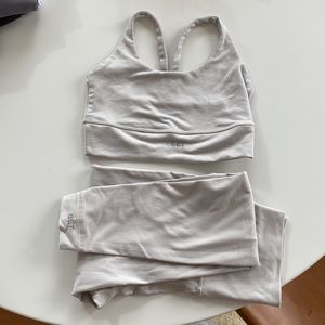 SETactive Luxform Scoop Y Bra and matching leggings in Pearl